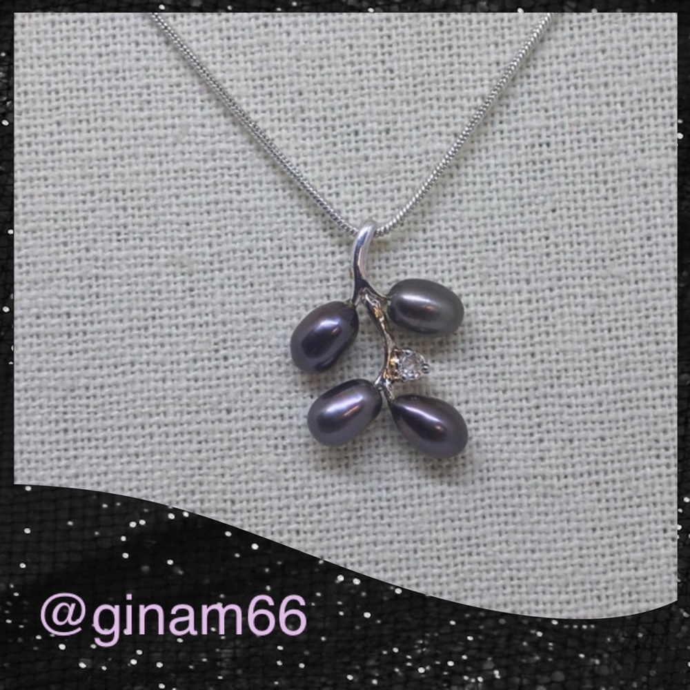 New Black Pearl Leaf Necklace